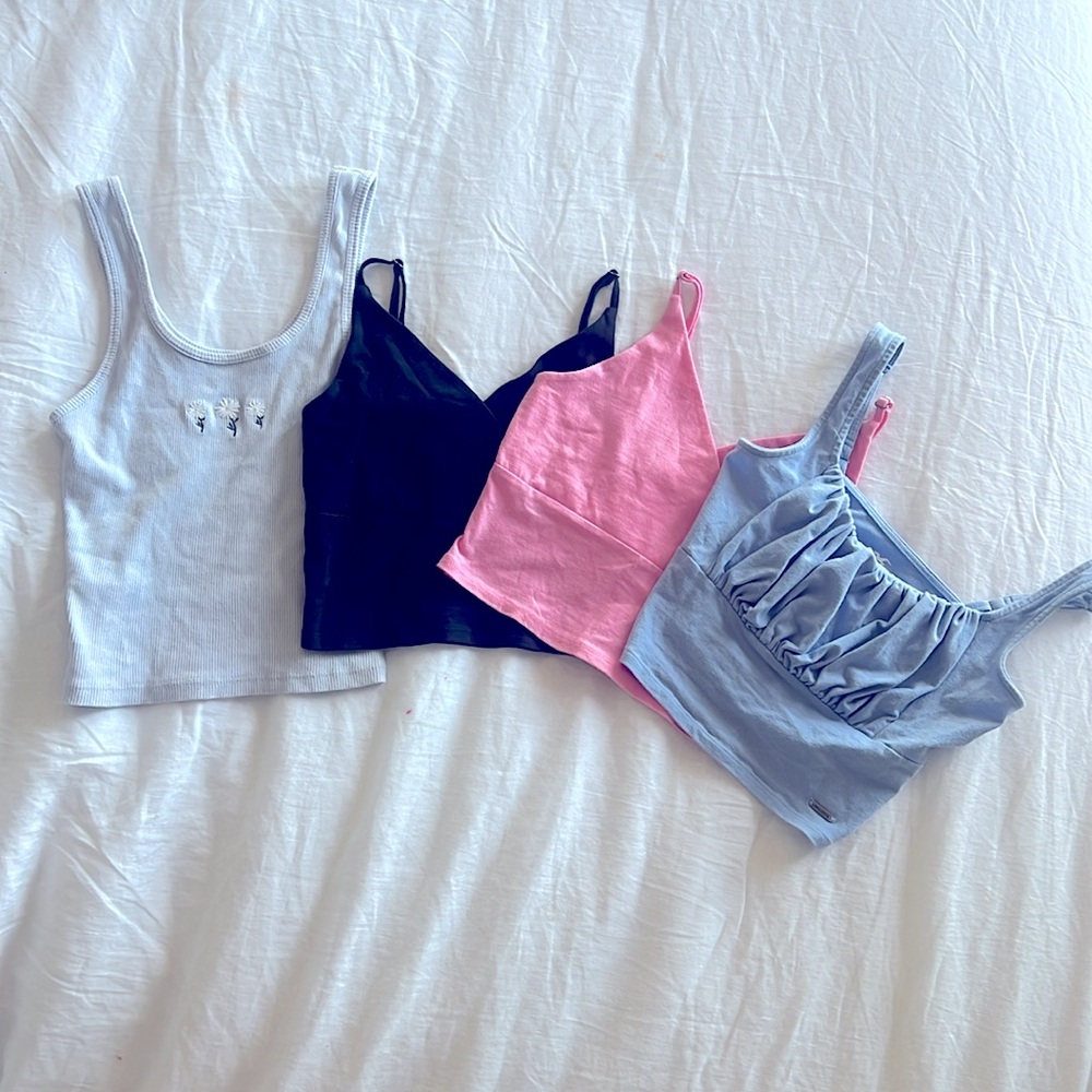 Hollister Tank Tops  XS ( 4 tanks)